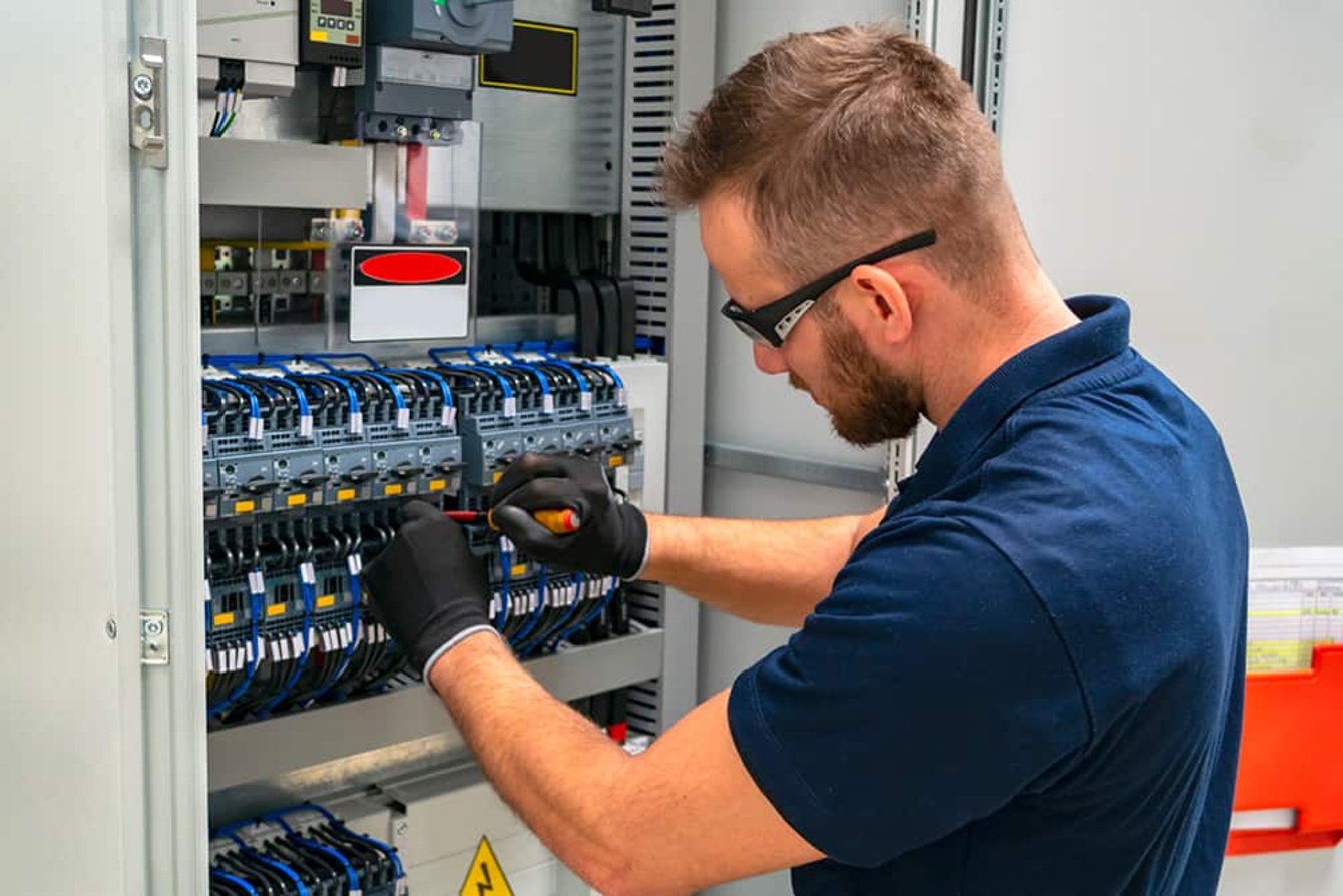 Elektroniker für Energie- und Gebäudetechnik (m/w/d) bei Bernstein Elektrotechnik in Fürth